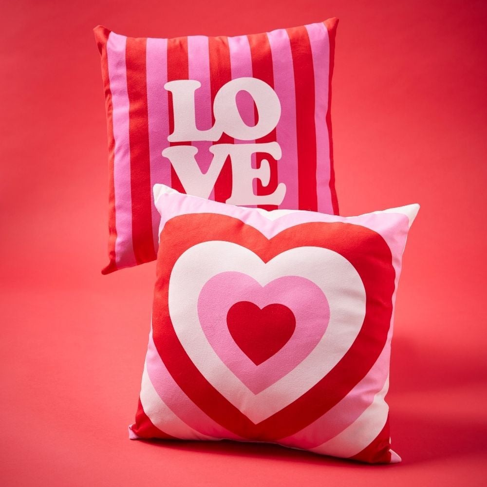 Acc&eacute;der au coussin avec un motif coeur