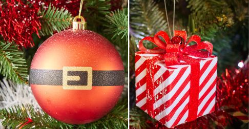 boule de noel et cadeau &agrave; suspendre