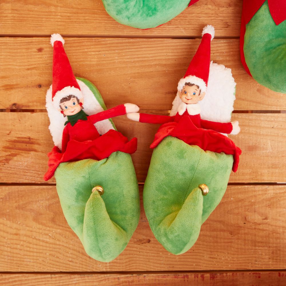 lutin et lutine dans un chausson