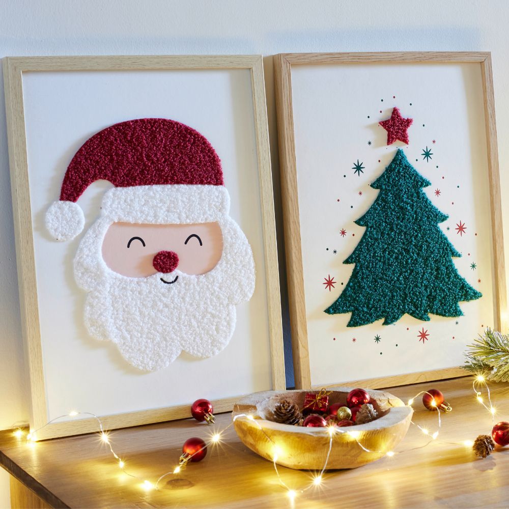 cadre de noel avec un père noel et un sapin 