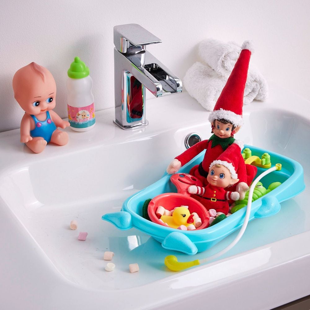 Lutin dans un bateau avec bébé lutin