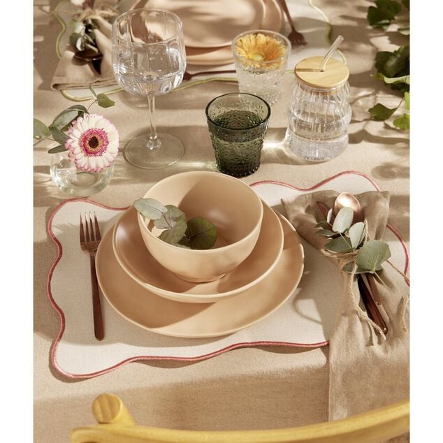 Assiette plate forme organique gr&egrave;s beige &Oslash;26cm