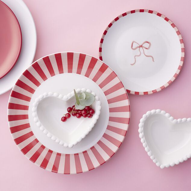 Assiette &agrave; dessert porcelaine motifs noeud et rayures blancs et rouges &Oslash;19cm