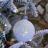 Boule de Noël lumineuse motif ajouré verre blanc 1LED Ø8cm