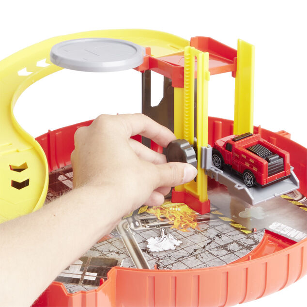 Ensemble garage et son v&eacute;hicule