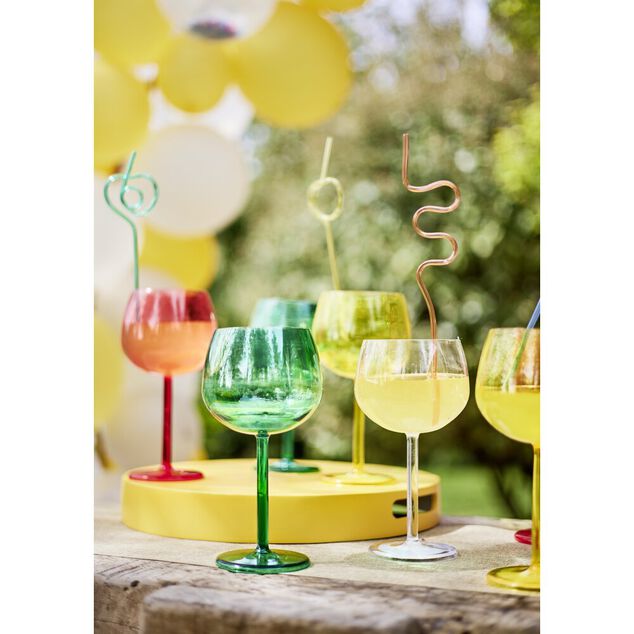 Verre &agrave; cocktail en plastique color&eacute;