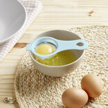 Séparateur blanc d'oeuf plastique bleu ou rose