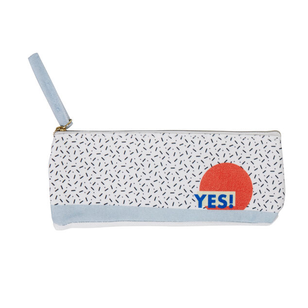 Trousse blanc mouchet&eacute; motif rond rouge inscription Yes