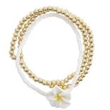 Bracelet x3 perles blanches et dor&eacute;es avec fleur de tiar&eacute;