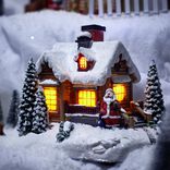 Décoration de Noël lumineuse maison enneigée avec fumée H18,5cm (2 modèles)