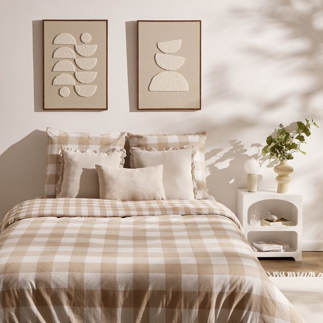 Coussin carr&eacute; avec volants coton lav&eacute; beige 45x45cm