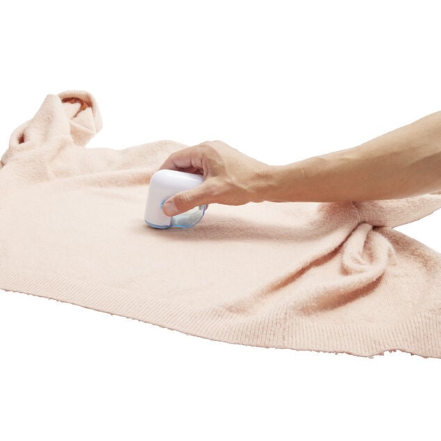 Rasoir &eacute;lectrique pour textile format poche L7x4x8cm