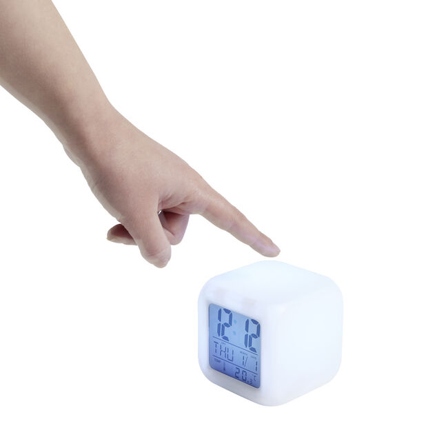 R&eacute;veil cube LED multicolore &agrave; piles 7,8x7,8x7,8cm