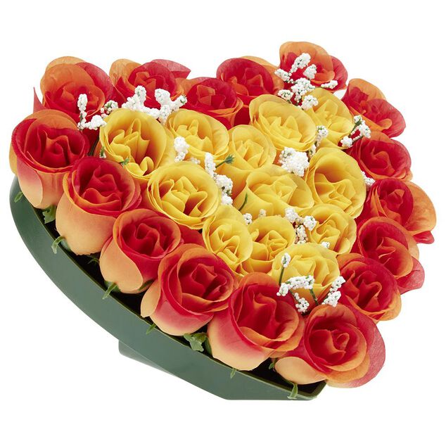 Coussin de fleurs artificiel forme coeur orange - 26 têtes