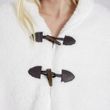 Veste plaid ch&acirc;le moutonn&eacute; blanc 75x150cm avec boutons &agrave; brandebourg