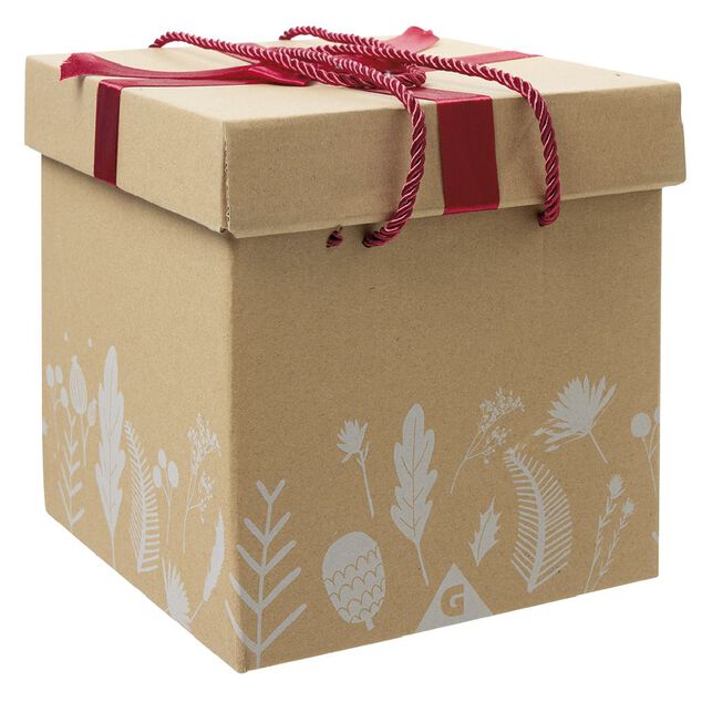 Fleur séchées dans boîte cadeau carrée