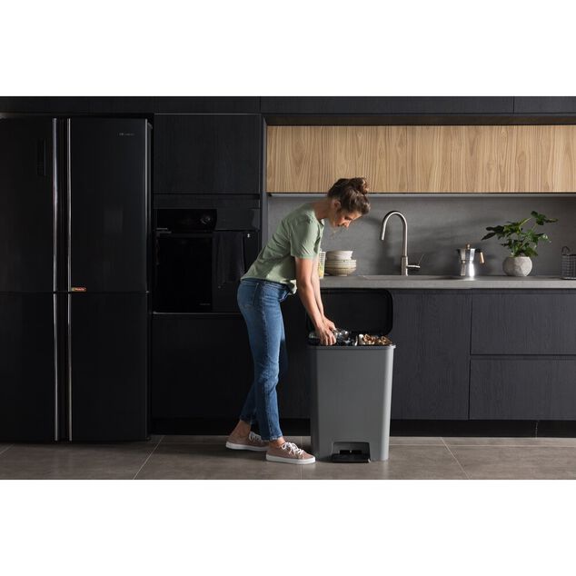 Poubelle de tri 2 compartiments 2x23L &agrave; p&eacute;dale et rabat 48x29xH63cm grise et noire