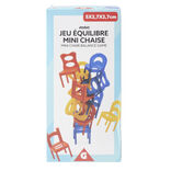 Jeu équilibre des mini chaises en plastique à empiler