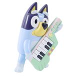 Figurine enfant Bluey avec synth&eacute;tiseur son et lumi&egrave;re 20x10xH26cm