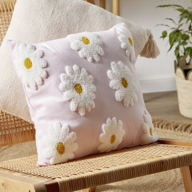 Coussin carr&eacute; rose avec marguerites relief bouclette 40x40cm