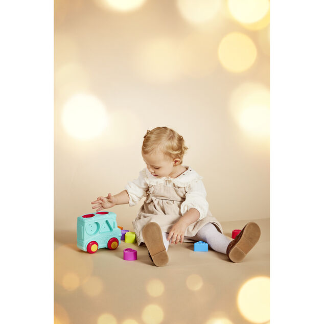 V&eacute;hicule &eacute;veil avec forme &agrave; ins&eacute;rer 16x8,3xH13,5cm