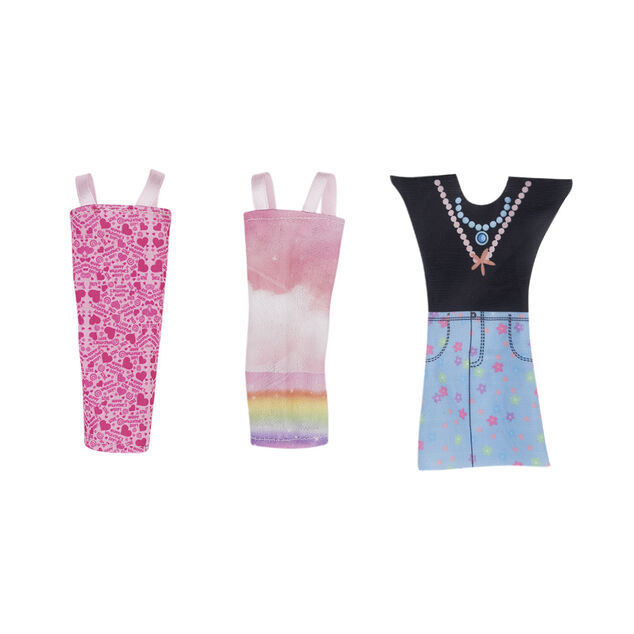 Poup&eacute;e mannequin Lina et ses 12 robes