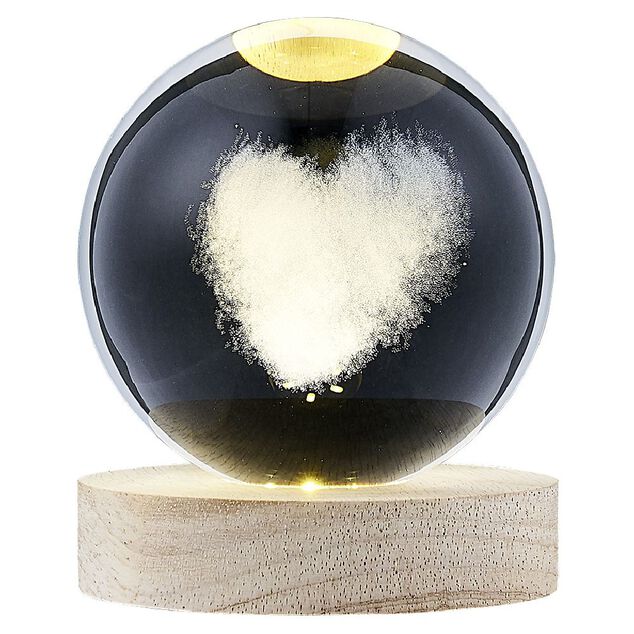 Boule de cristal grav&eacute;e socle LED th&egrave;me coeur &Oslash;9xH10cm