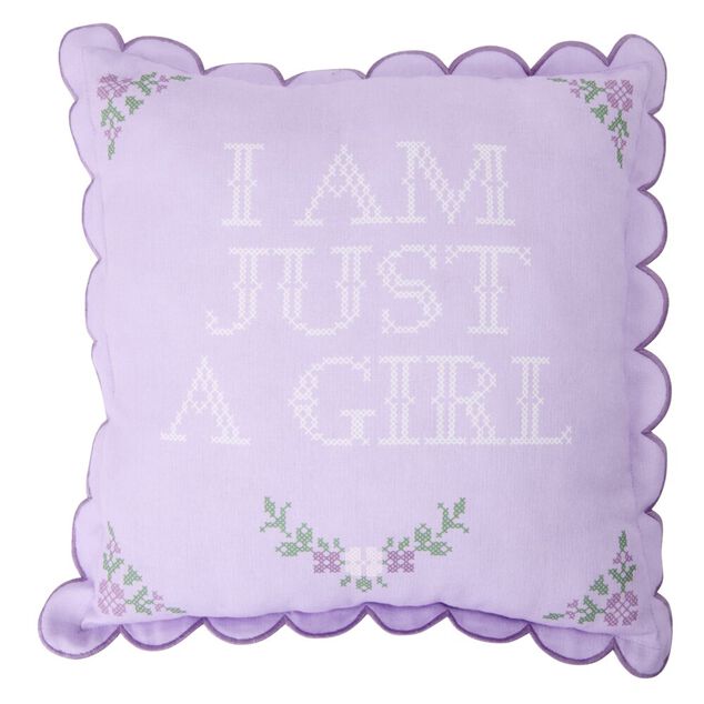 Coussin carr&eacute; Girl fa&ccedil;on point de croix contour ondul&eacute; 44x44cm (2 mod&egrave;les)