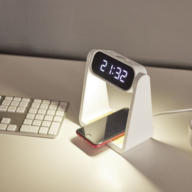 Lampe LED 3en1 horloge num&eacute;rique et chargeur &agrave; induction