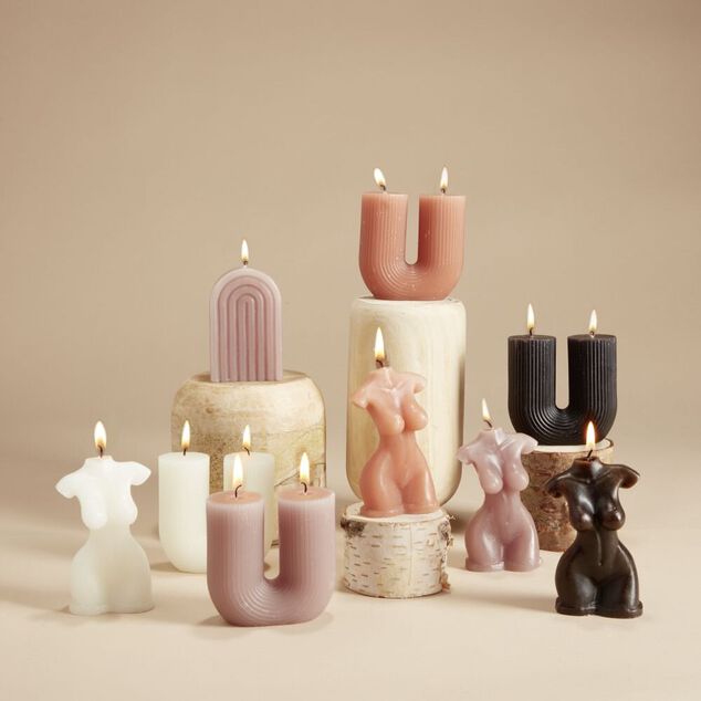 Bougie lettre U blanche 6x4xH9cm