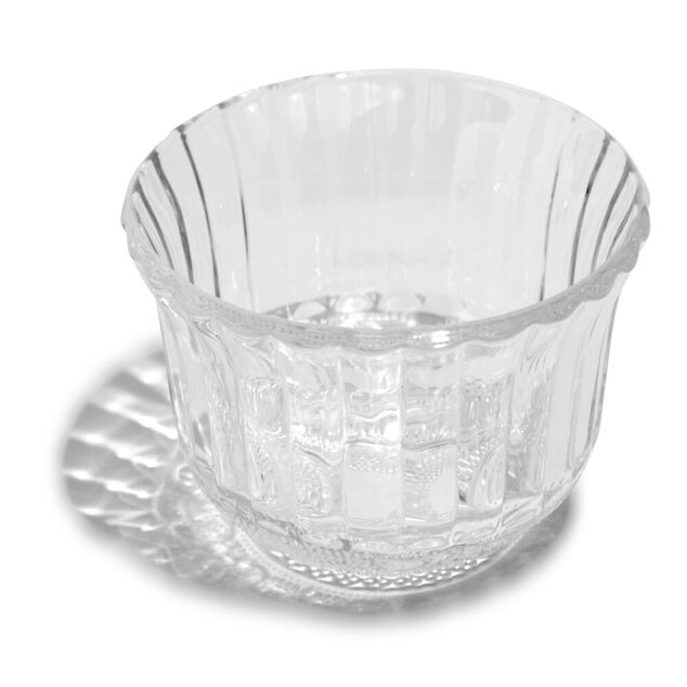 Coupelle transparente en verre ciselé