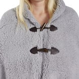 Veste plaid châle moutonné gris 75x150cm avec boutons à brandebourg