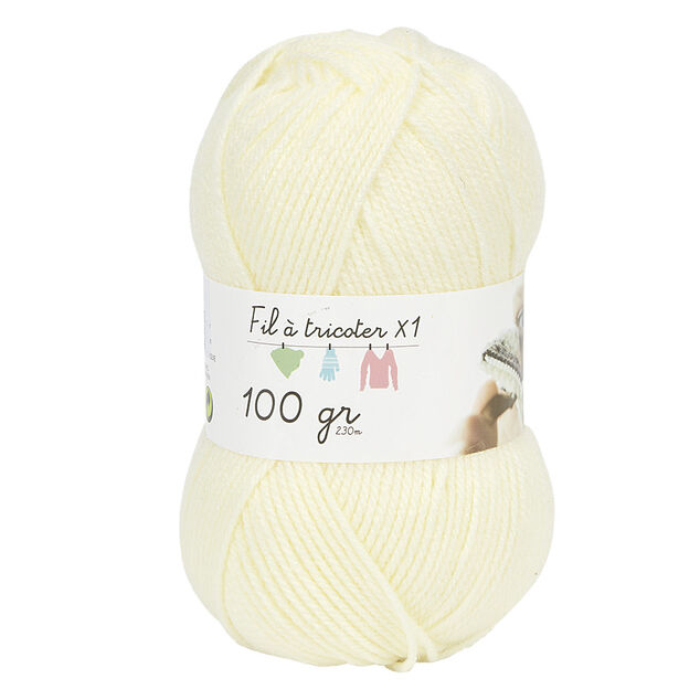 Pelote de fil &agrave; tricoter &eacute;cru