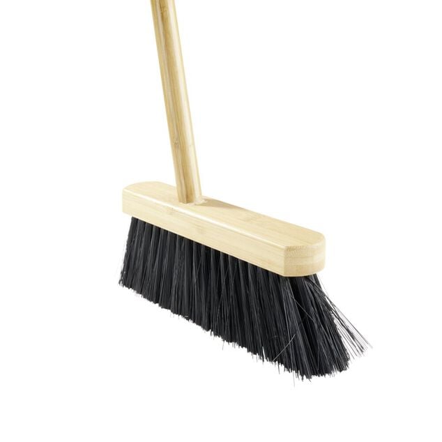 Pelle balayette a&eacute;roport manche bambou et m&eacute;tal noir H93cm
