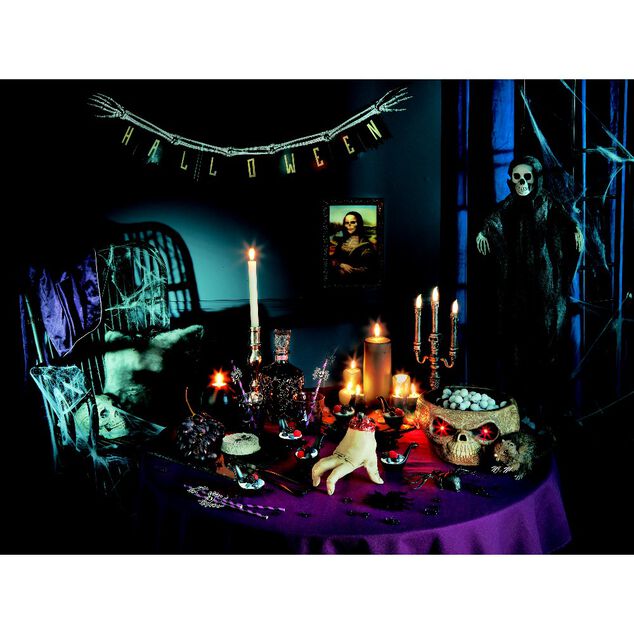 Main coup&eacute;e d&eacute;coration Halloween