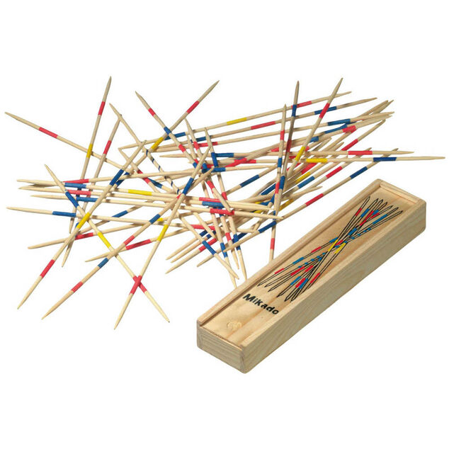Jeu de mikado dans un coffret bois
