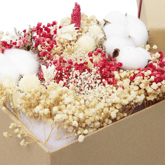 Fleur séchées dans boîte cadeau carrée