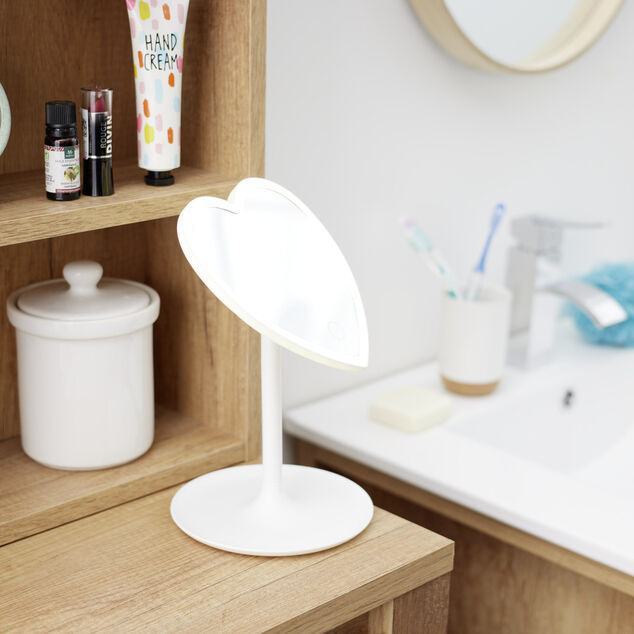 Miroir lumineux LED sur pied inclinable plastique blanc forme coeur 16xH24cm