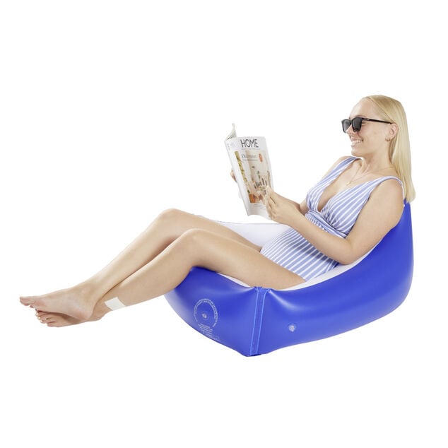 Si&egrave;ge de piscine gonflable forme triangle en plastique bleu 74x74xH25cm