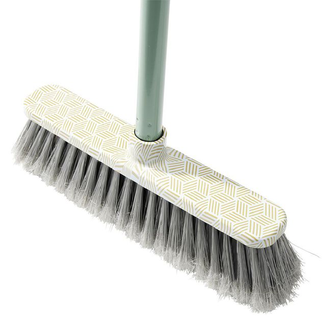 Balai avec manche d&eacute;cor&eacute; H122,5cm