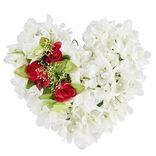 Coussin en forme de coeur hortensias blancs et roses rouges 35x40cm