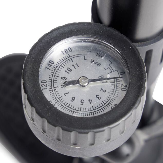 Pompe &agrave; pied avec manom&egrave;tre