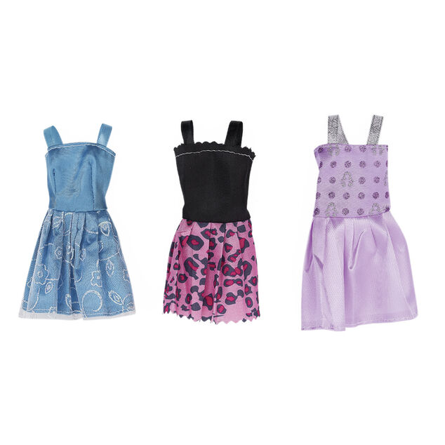 Poup&eacute;e mannequin Lina et ses 12 robes