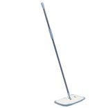 Balai plat gris avec manche en acier et recharge 38x20,5xH120cm