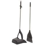 Pelle et balayette a&eacute;roport en plastique noir