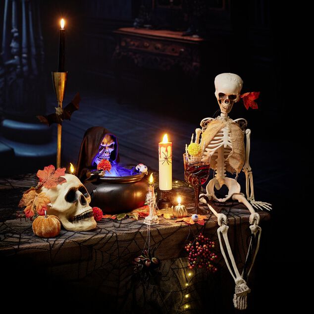 Verre &agrave; pied Halloween main squelette H18cm (2 mod&egrave;les noir ou violet)