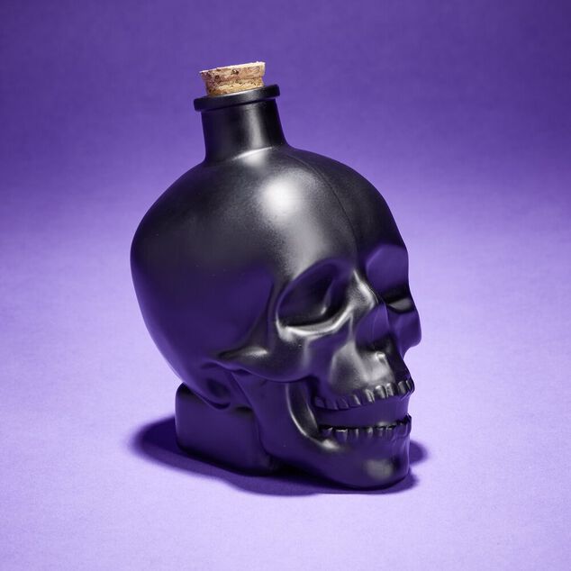 Bouteille poison d&eacute;coration Halloween cr&acirc;ne en verre noir 10x8,5xH14cm
