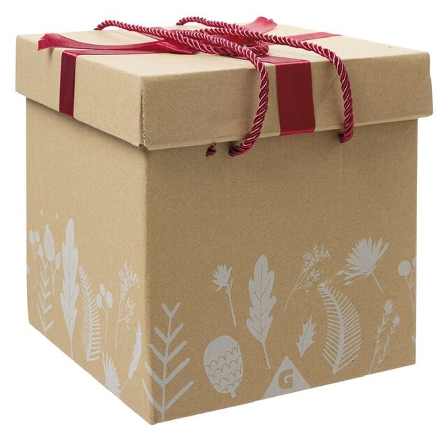 Fleur séchées dans boîte cadeau carrée