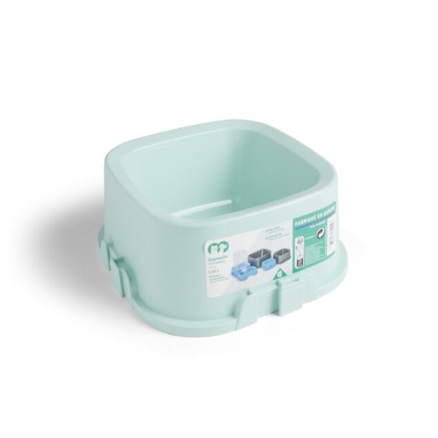 Gamelle carr&eacute;e pour chien plastique vert 1,35L - 21,5x21,5xH.9,4cm