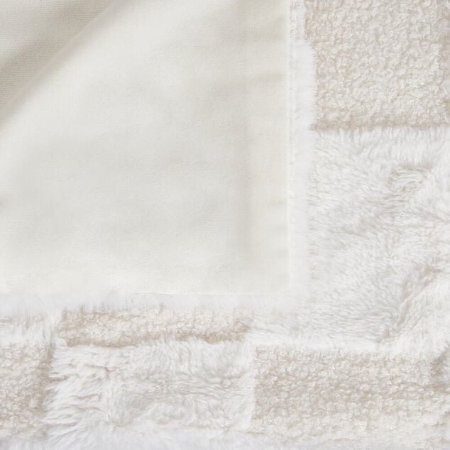 Plaid Teddy fourrure beige et blanc 130x190cm (2 modèles damier ou rayures)